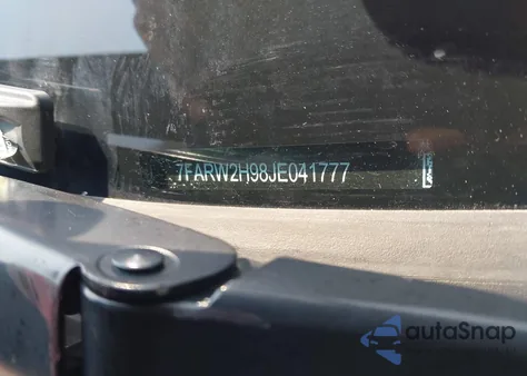 2018 Honda Cr-V Touring z USA, uszkodzony, nr VIN 7FARW2H98JE041777